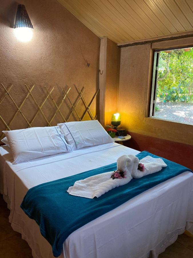 Quarto com Cama de Casal ou 2 de Solteiro e Vista do Jardim